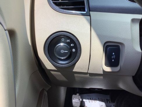 Used 2016 Ford Taurus SE FWD image 38