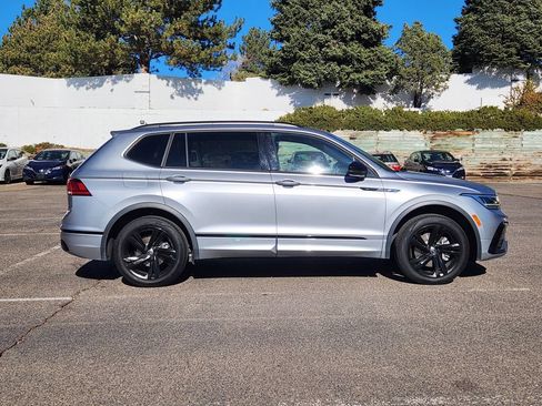 Certified 2024 Volkswagen Tiguan SE R-Line image 2