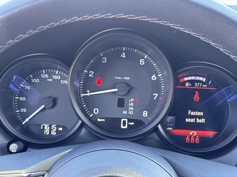 Used 2024 Porsche Macan image 6