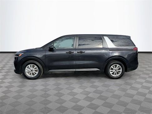 Used 2024 Kia Carnival LX image 4