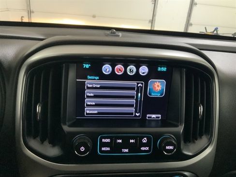 Used 2017 Chevrolet Colorado LT AWD/4WD image 31