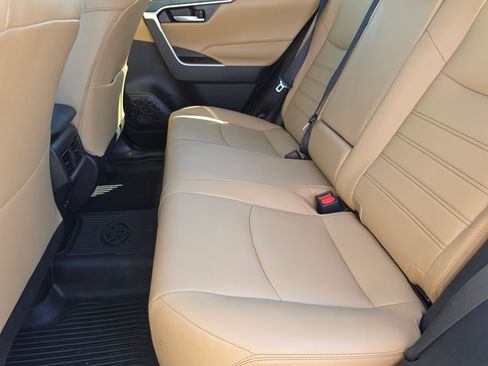 Used 2023 Toyota RAV4 XLE Premium FWD image 9