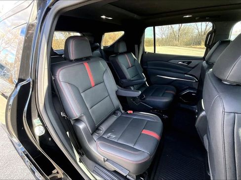 Used 2024 Chevrolet Traverse RS w/ LPO, Floor Liner Package AWD/4WD image 38