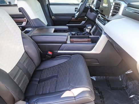 Used 2025 Toyota Sequoia Capstone AWD/4WD image 15
