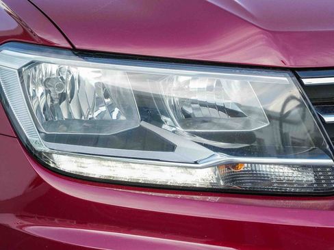 Used 2019 Volkswagen Tiguan SE image 4