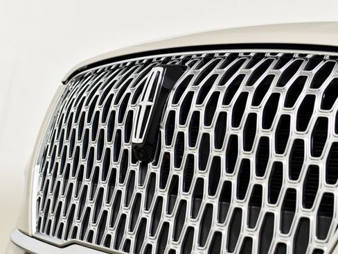 Used 2024 Lincoln Corsair FWD w/ Equipment Group 101A image 8
