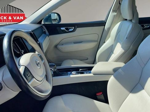 Used 2018 Volvo XC60 T6 Momentum w/ Convenience Package AWD/4WD image 28