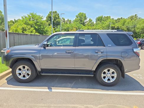 Used 2023 Toyota 4Runner SR5 AWD/4WD image 5