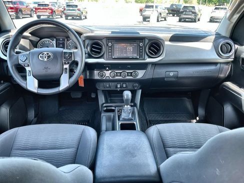 Used 2019 Toyota Tacoma SR5 AWD/4WD image 18