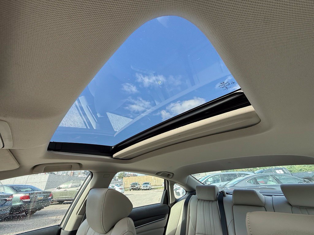 Used 2018 Honda Accord Touring image 13