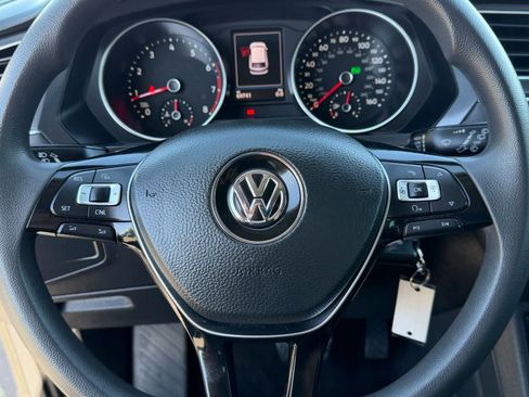 Used 2018 Volkswagen Tiguan S image 31