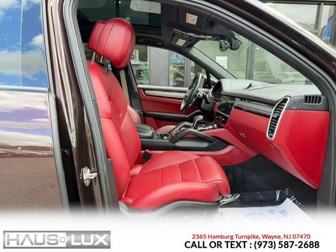 Used 2023 Porsche Cayenne Platinum Edition AWD/4WD image 16
