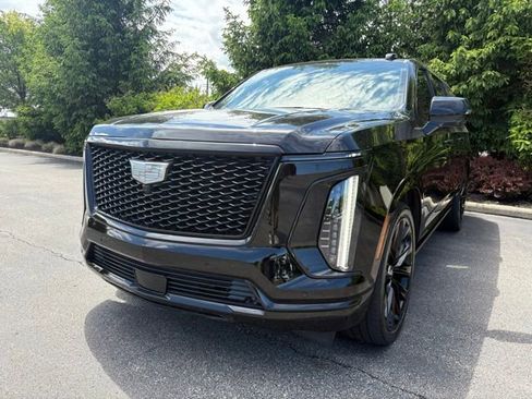 Used 2025 Cadillac Escalade ESV Sport Platinum w/ LPO, ONYX Package AWD/4WD image 1