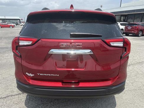 Used 2023 GMC Terrain SLE w/ Driver Convenience Package FWD image 5