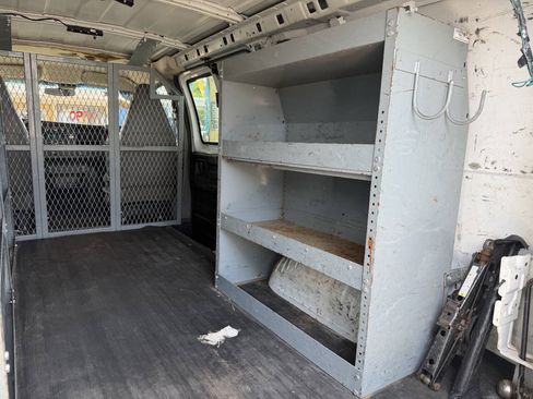 Used 2017 Chevrolet Express 2500 RWD image 8