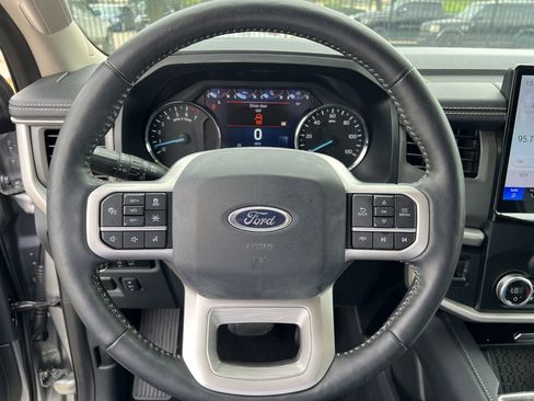 Used 2024 Ford Expedition XLT RWD image 7