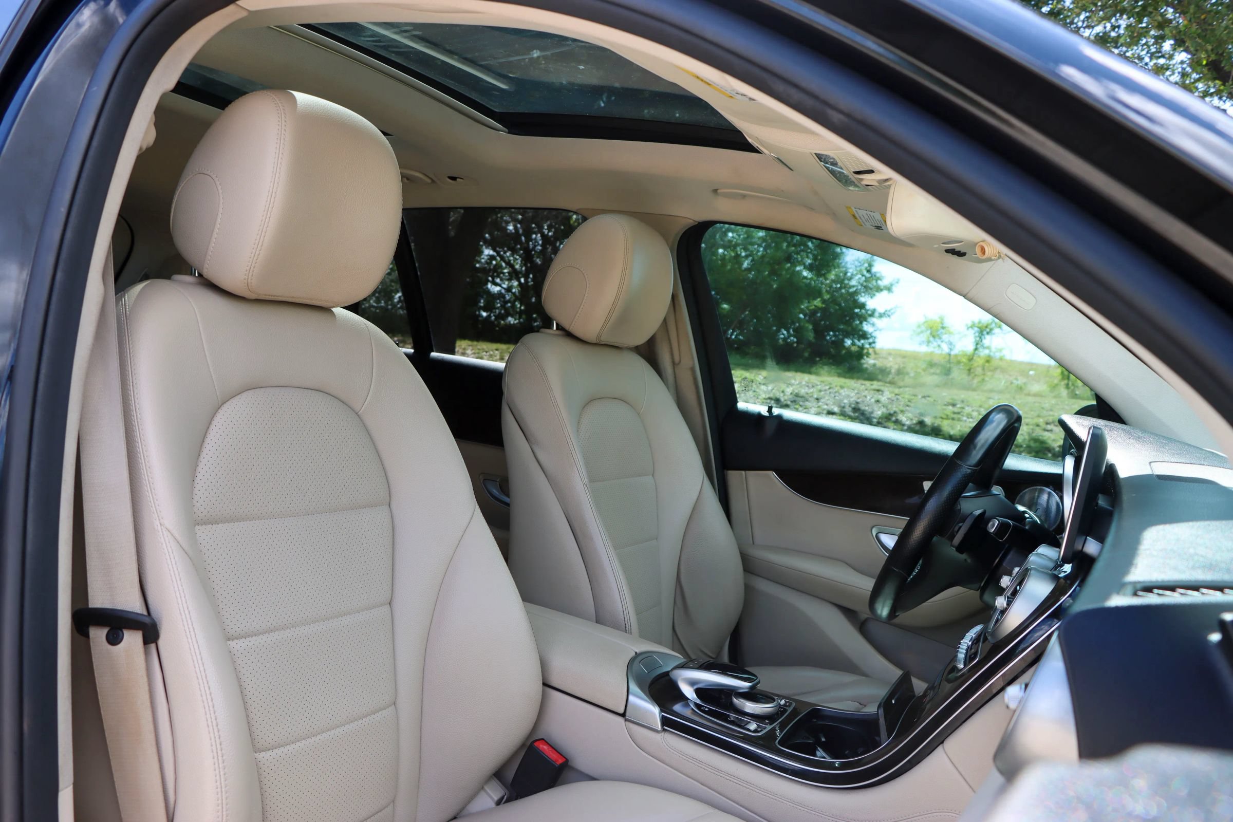 Used 2018 Mercedes-Benz GLC 300 4MATIC w/ Multimedia Package image 21