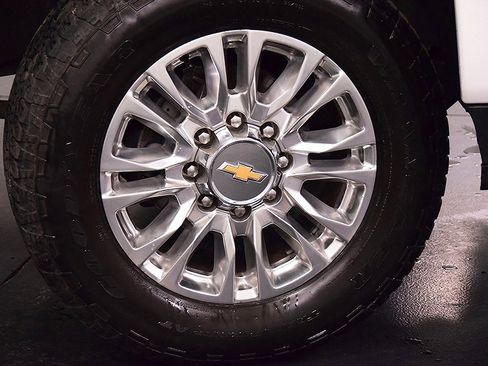 Used 2021 Chevrolet Silverado 2500 High Country w/ Z71 Off-Road Package image 11