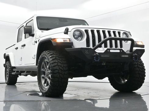 Used 2020 Jeep Gladiator Overland w/ Popular Equipment Package AWD/4WD image 41