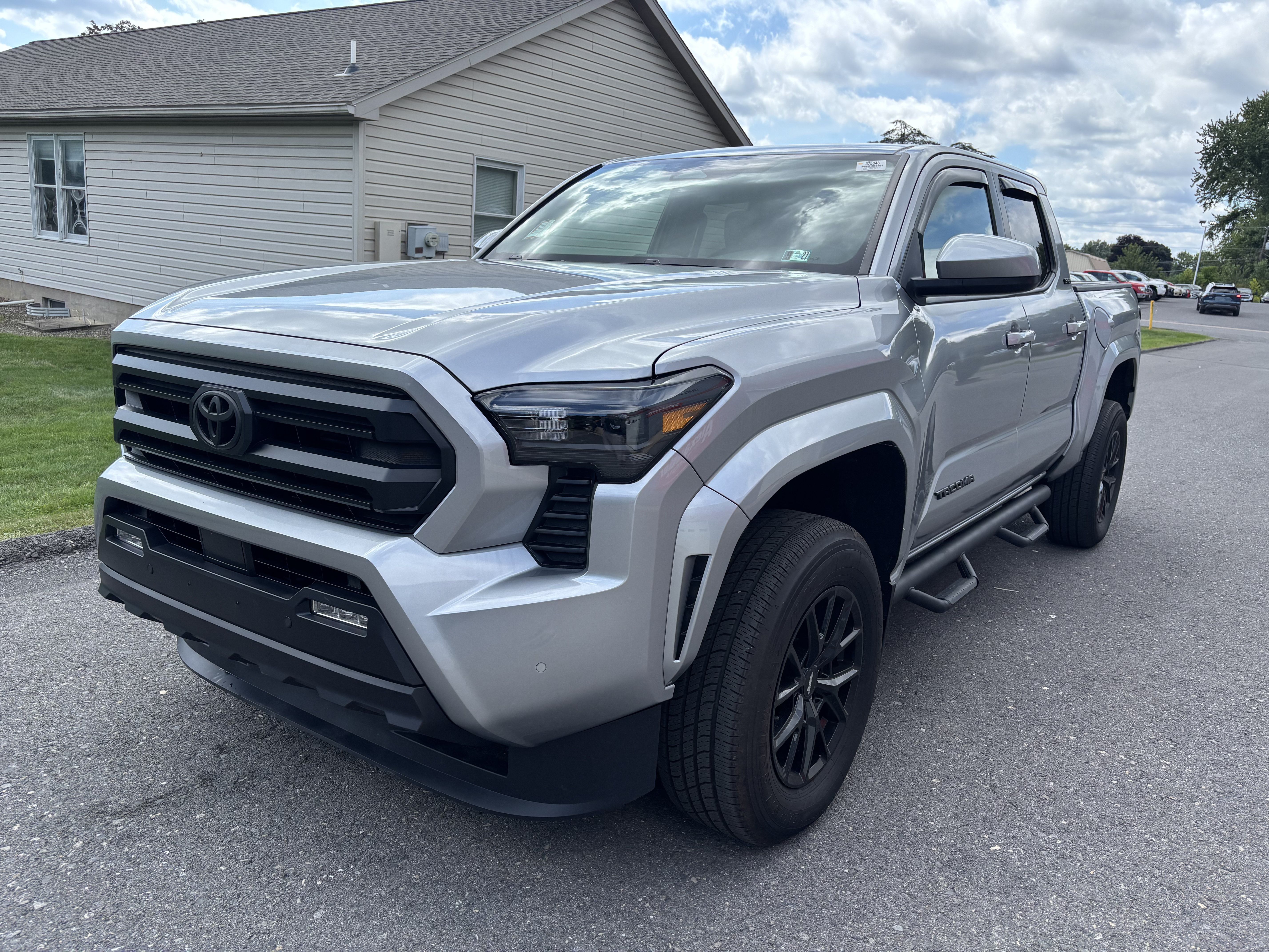 Used 2024 Toyota Tacoma SR5 AWD/4WD image 7