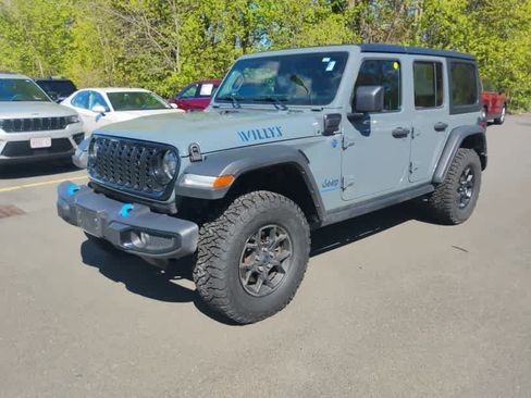Used 2024 Jeep Wrangler Unlimited AWD/4WD image 3