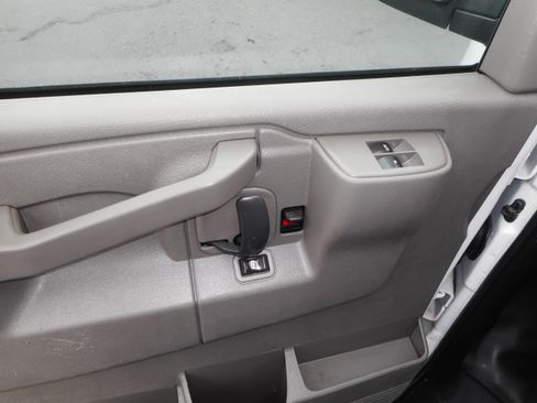 Used 2016 Chevrolet Express 2500 RWD image 15