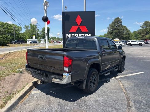 Used 2022 Toyota Tacoma SR5 RWD image 3