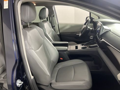 Used 2024 Toyota Sienna XLE image 30