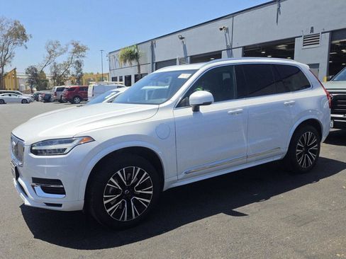 Used 2023 Volvo XC90 T8 Core AWD/4WD image 3