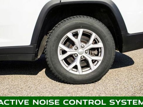 Used 2022 Jeep Grand Cherokee L Limited image 3