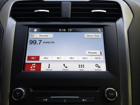 Used 2018 Ford Fusion SE w/ Fusion SE Technology Package FWD image 39