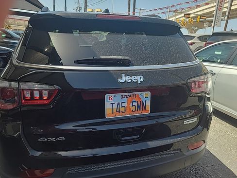 Used 2025 Jeep Compass Latitude w/ Sun & Sound Group AWD/4WD image 6
