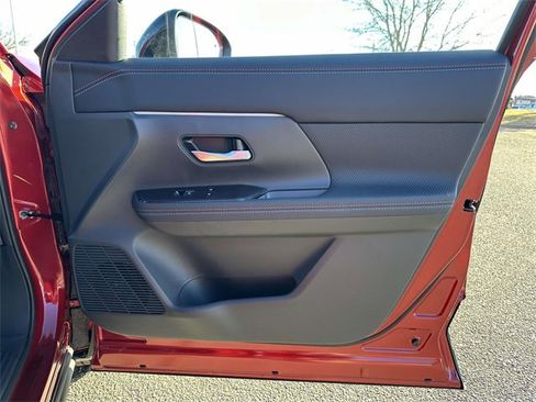 New 2026 Nissan Kicks SR image 8