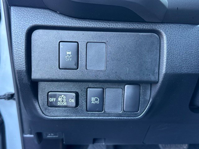 Used 2020 Toyota Tacoma SR5 w/ Technology Package AWD/4WD image 11