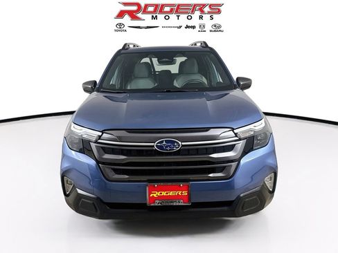 Certified 2025 Subaru Forester Premium w/ Convenience Package #1 AWD/4WD image 2