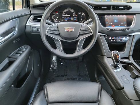 Used 2018 Cadillac XT5 Luxury image 31