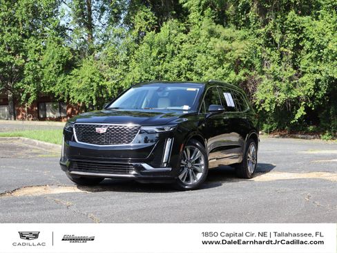 Used 2022 Cadillac XT6 Premium Luxury w/ Technology Package FWD image 1