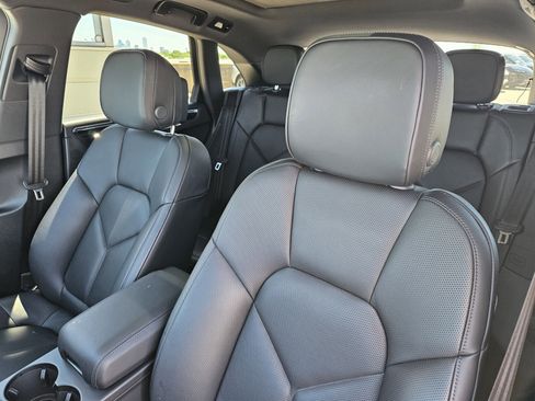 Certified 2026 Porsche Macan AWD/4WD image 6