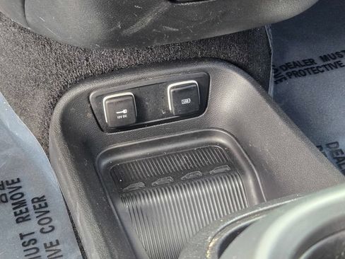 Used 2019 Chrysler Pacifica Limited w/ Advanced Safetytec Group FWD image 44