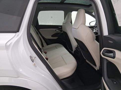 Used 2025 Audi Q6 e-tron Premium Plus image 30