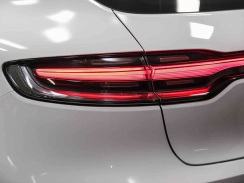 Used 2024 Porsche Macan image 7