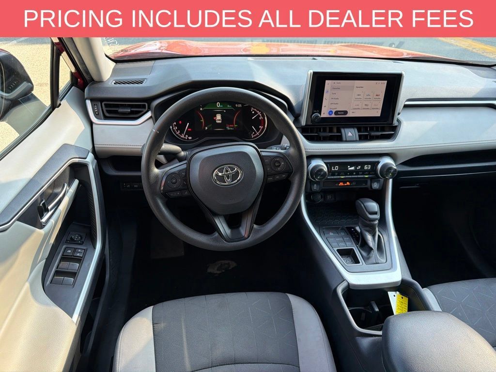 Used 2025 Toyota RAV4 XLE AWD/4WD image 8