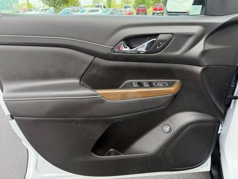 Used 2023 GMC Acadia SLE w/ Driver Convenience Package AWD/4WD image 16