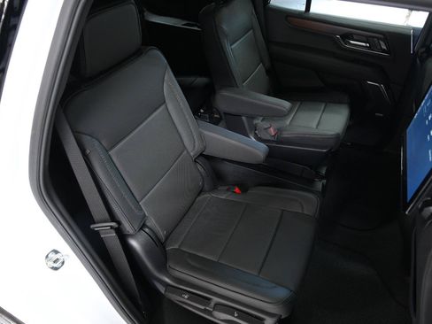 New 2026 GMC Yukon Denali w/ Denali Reserve Package AWD/4WD image 18