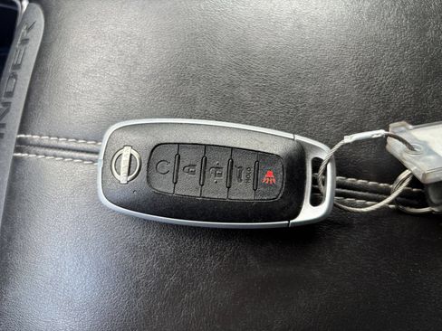 Used 2025 Nissan Pathfinder SV AWD/4WD image 21