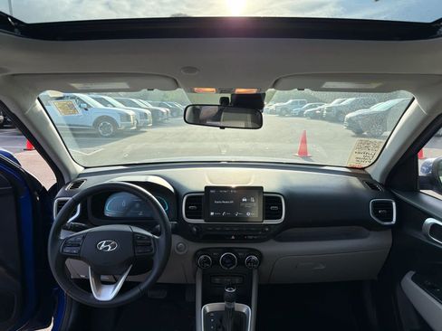 Certified 2024 Hyundai Venue SEL FWD image 7