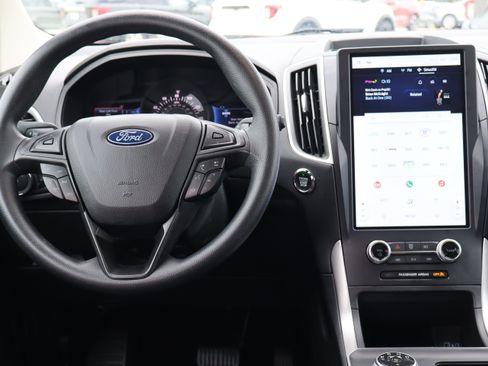 Used 2024 Ford Edge SE w/ Black Appearance Package AWD/4WD image 13