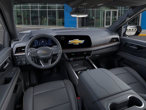 New 2025 Chevrolet Suburban Premier AWD/4WD image 17
