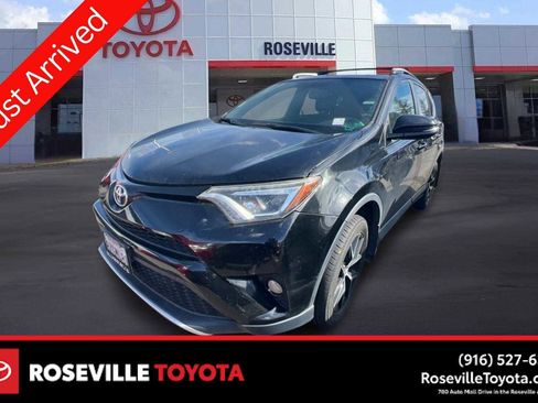 Used 2016 Toyota RAV4 SE image 1