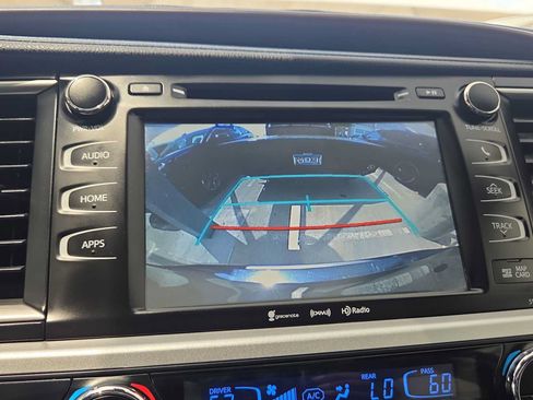 Used 2019 Toyota Highlander XLE FWD image 25